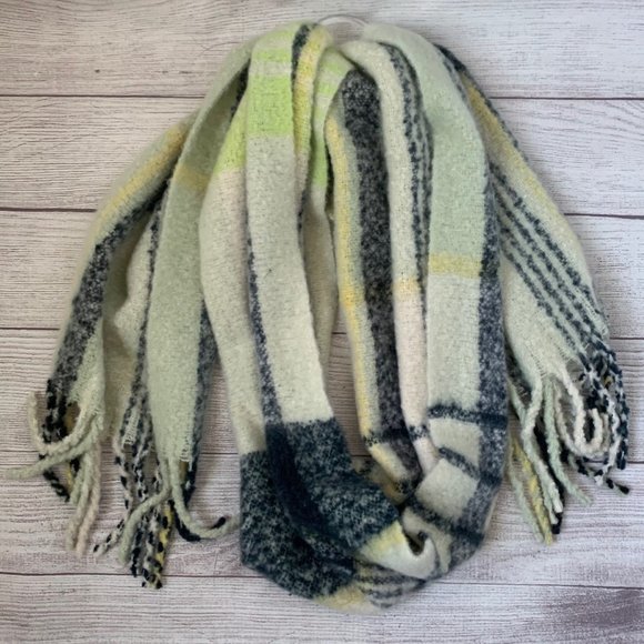 Steve Madden Plaid Scarf with Green and Navy Colors Fringe Ends Plush Large - Picture 1 of 16